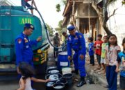 Polres Cirebon Berikan Bantuan Air Bersih di Desa Gebang Ilir