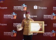 Ridwan Kamil Terima Penghargaan Gubernur Terbaik Wilayah Tengah di Kadin Award 2019