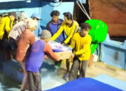 Diduga Karena Sakit ABK Meninggal Di Atas Kapal Sinar Mentari 02