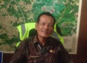 Kades Mekarsari Bagikan Bansos Gubernur Jabar Tahap II Kepada 419 KK Terdampak COVID 19