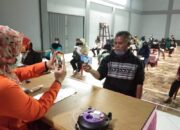 Penyaluran BLT Kemensos Tahap 2 di Desa Cibogo Berjalan Aman dan Sesuai Protokol Kesehatan