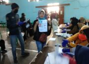 1049 KK Terdampak Covid-19 dari 5 Desa di Kecamatan Cisarua Menerima Bantuan BLT Kemensos Tahap 2