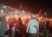 Ribuan Warga Desa Cikahuripan Ikuti Pawai Obor