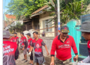Pelaksanakan Pengecoran di RW 01 Dihadiri Wakil Ketua DPRD Dari Fraksi PDI Perjuangan Purwanto