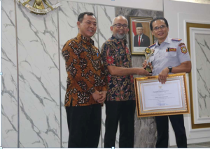 Pemdakab Bogor Beri Penghargaan Para Pengelola Arsip di Perangkat Daerah