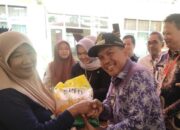 PEMKAB BANDUNG BARAT GELAR OPERASI PASAR MURAH, PJ BUPATI ARSAN LATIF: DIHARAPKAN BISA MERINGANKAN BEBAN MASYARAKAT