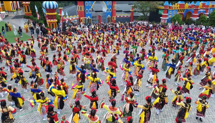 Ratusan Penari dari 3 Provinsi Semarakkan Subang Bergoyang di Florawisata DCastello