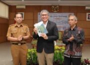 Peluncuran Buku Sejarah Kesatuan Masyarakat Hukum Adat (KMHA),Resmi Diakui Sebagai Kampung Adat Cireundeu