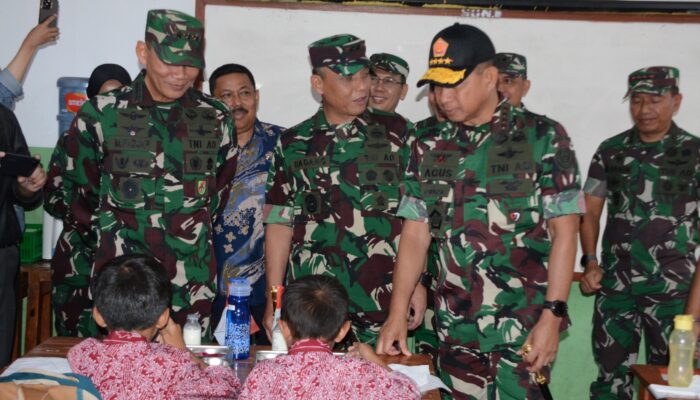 Panglima TNI Tinjau Program MBG di Cimahi