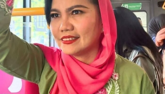 Jalankan Instruksi Gubernur, Kasudinkes Gunakan Moda Transportasi Umum