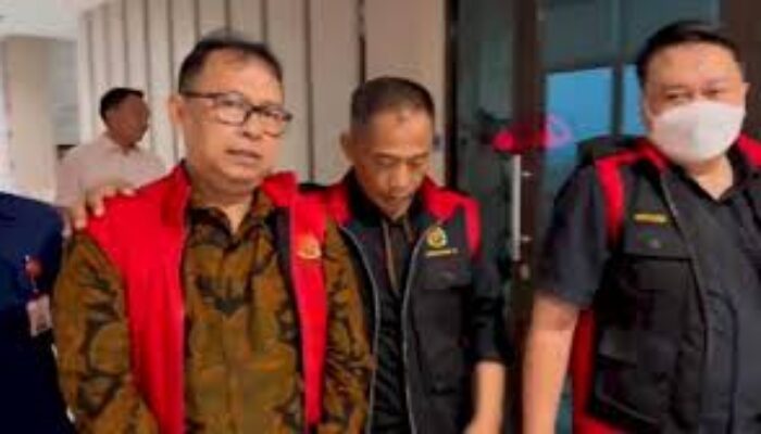 Mantan Sekda Kota Bandung Ditahan Kejati Jabar, Dugaan Kasus Lahan Kebun Binatang Bandung