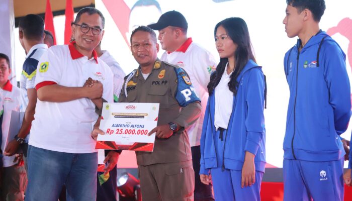 Harumkan Daerah, Atlet Berprestasi Kab Bogor Diberi Hadiah Tunai