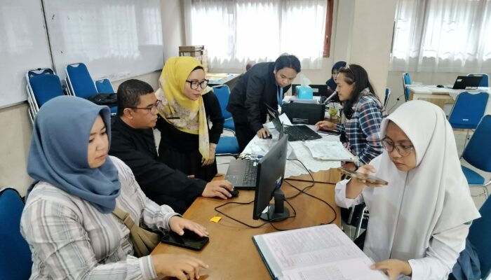 Hari Pertama SPMB di SMAN 20 Bandung Kondusif, Panitia Beri Layanan Dibutuhkan Pendaftar