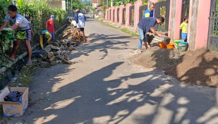 Warga Kp Ciseuti Gelar Aksi Jumsih dan Normalisasi Saluran Air
