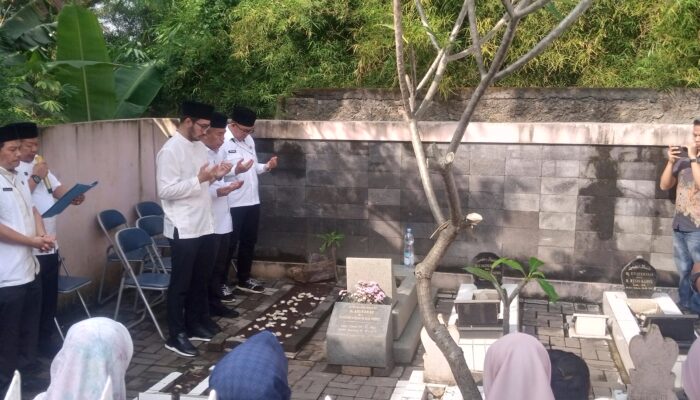 Ziarah ke Makam Tokoh Pemekaran Alm. Endang Anwar dan Alm. Bupati Abu Bakar Sebagai Momentum Refleksi Untuk Mengenang Sejarah KBB