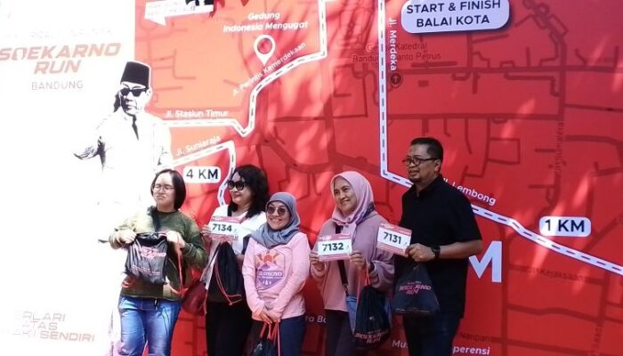 Ribuan Pelari Napak Tilas Tempat Bersejarah Soekarno di Bandung