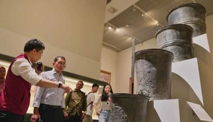 Diplomasi Budaya, Menbud Fadli Zon Serahkan Keris ke Museum Toingkok
