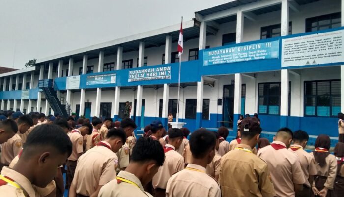 Koramil Jalan Cagak Bentuk Karakter Siswa SMK Bina Taruna Lewat MPLS: Tanamkan Disiplin & Cinta Tanah Air