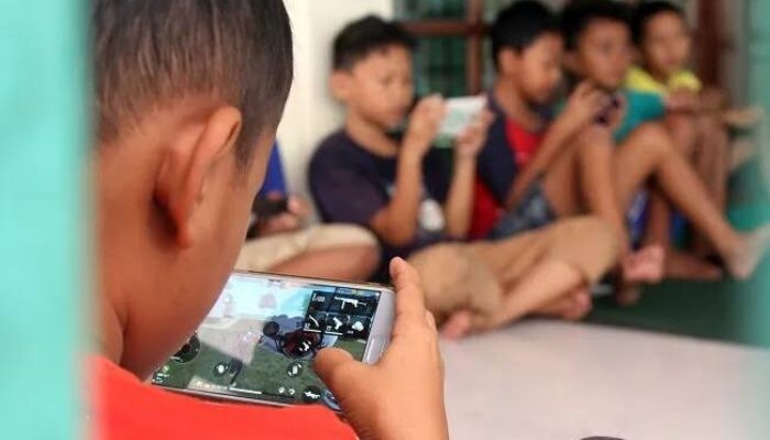 Orang Tua Disarankan Periksa Berbagai Fitur Game di HP Anak
