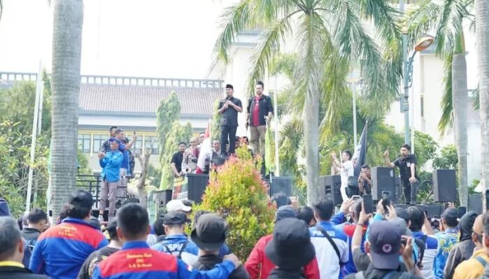 Bupati Bekasi Tegaskan Komitmen Kawal Tuntutan Buruh soal Kenaikan Upah 2026
