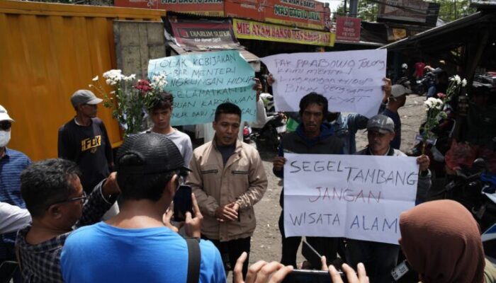 Penyegelan Wisata Alam Puncak Picu PHK, Warga Tuntut Tanggungjawab Menteri LH