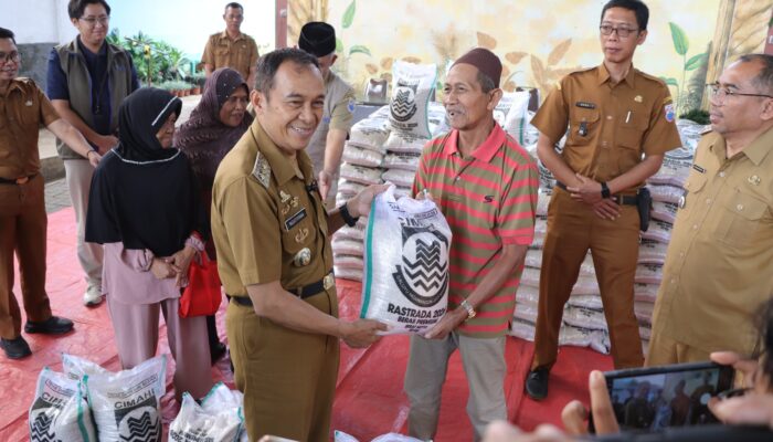 Wali Kota Cimahi Pantau Penyaluran Rastrada Termin II 2026, 2.227 KPM Terima Bantuan Beras