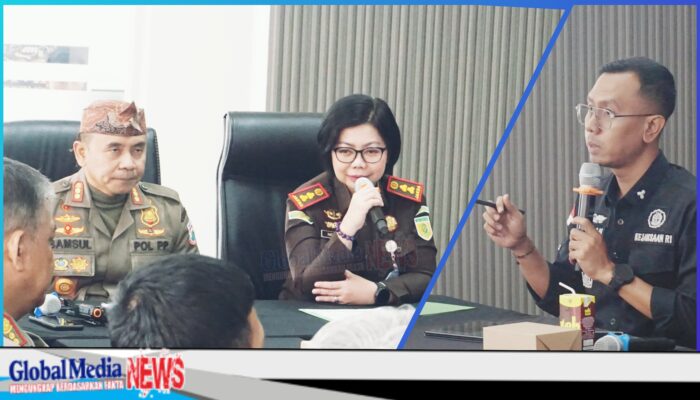 Kejari Cimahi Perkuat Peran Satlinmas, Dorong Masyarakat Semakin Taat Hukum