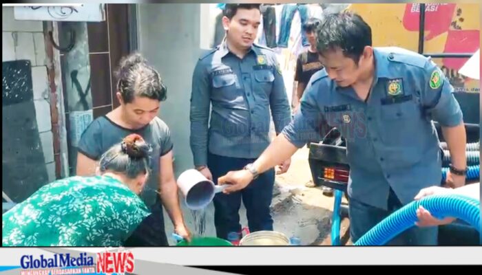 Kejari Cimahi Gerak Cepat Salurkan Bantuan Air Bersih untuk Warga Terdampak Kekeringan