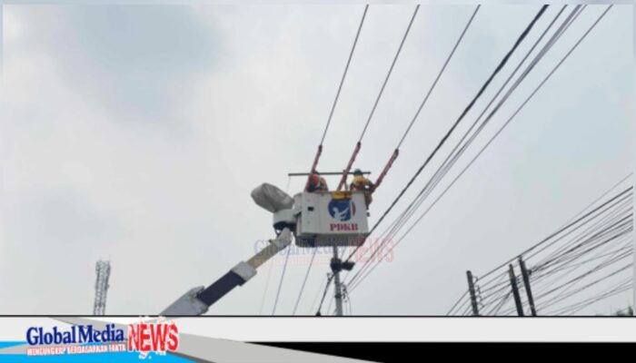 PLN Cimahi Rawat Jaringan Listrik di Lembang Tanpa Pemadaman Jelang Sumpah Pemuda
