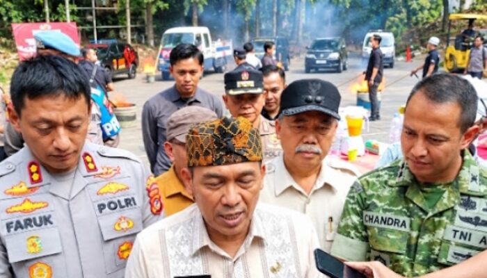 Polres Cimahi Musnahkan 11 Ribu Botol Miras, 133 Gram Tembakau Sintetis, dan Ribuan Knalpot Bising